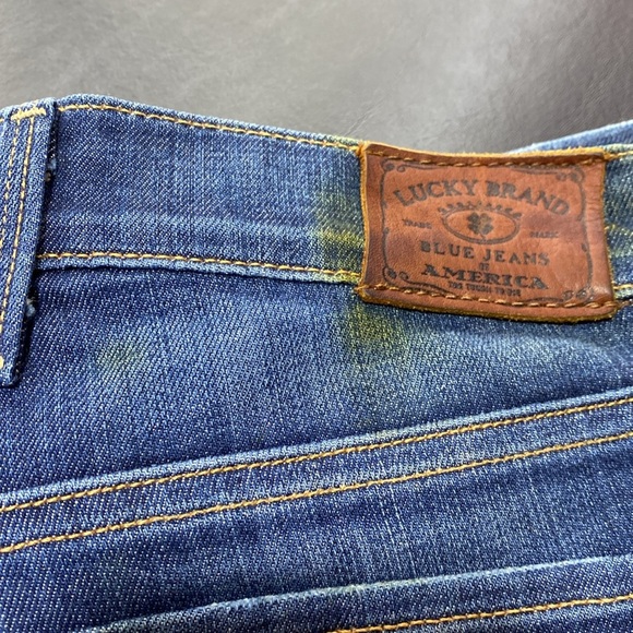 Lucky Brand Woman’s Sofia Straight Blue Jeans in Size 6/28. - Picture 7 of 7